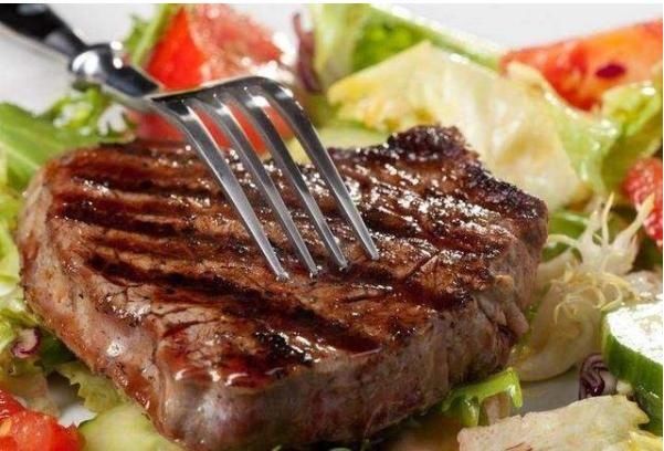 吃牛排|吃西餐的时候,服务员问牛排要几分熟,千万别答8分熟,不要乱答