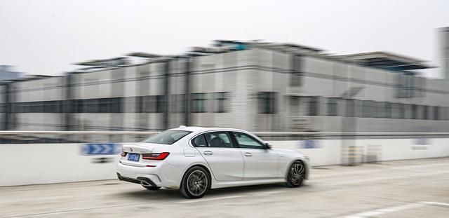  逃不出|逃不出“真香”定律！最便宜的宝马3系长轴版，开起来什么感觉？