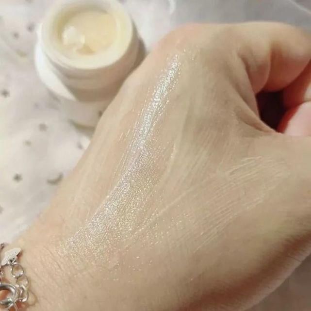  图源微博|我惊了，现在的国货护肤品为了博出位都能努力成这样？