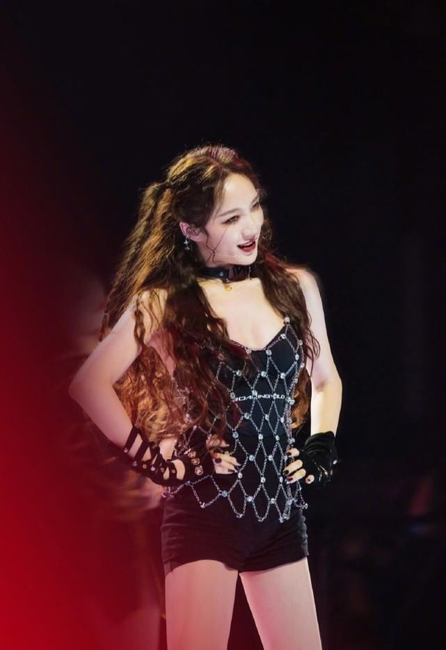  孟佳|《乘风破浪》三公排名，孟佳solo赛倒数第一被淘汰，网友：祭天剧本？