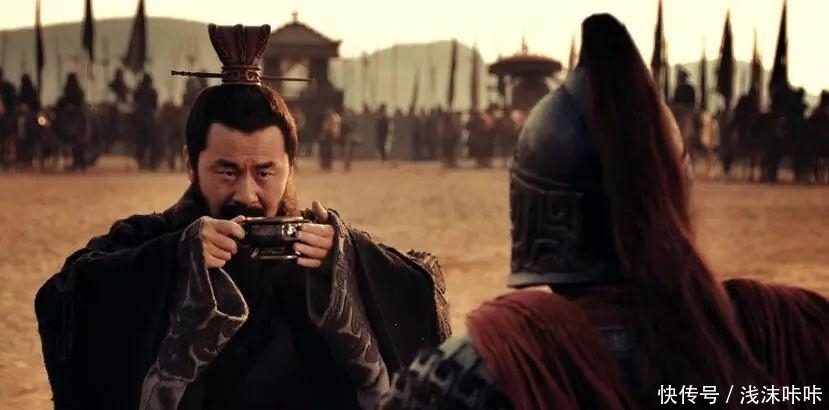 假装|看透一切而假装不知的三国谋士, 连曹操都夸他挑不出一点儿毛病