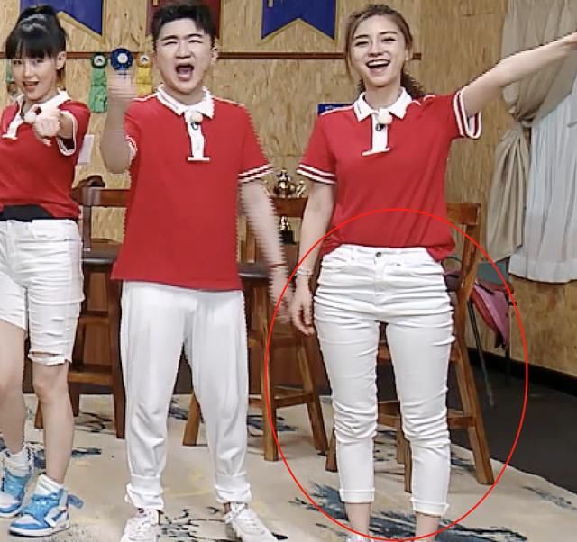  看起来|《跑男》晒节目合影，修图师却忘了baby，这腿型没看错吧？