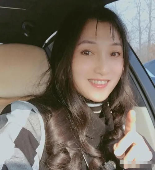  玻璃|曾经绝美容貌遭人嫉妒险被玻璃渣子毁容，如今却自行整成网红脸？