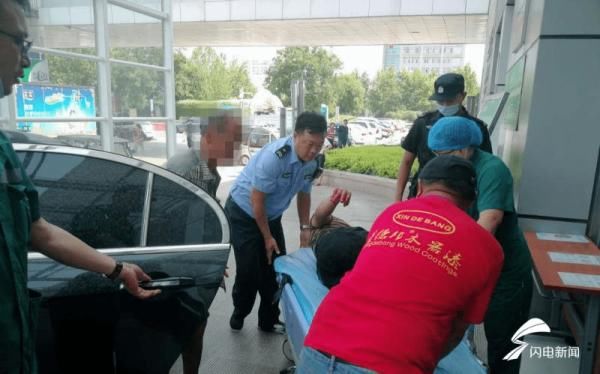  护送|一男子被机器割伤脚腱，民警警车开道仅五分钟护送到医院