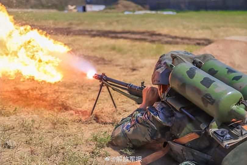 火力值拉满！直击防化兵昼夜实喷训练现场