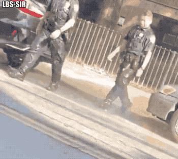 宋某|真硬核：向民警扔水桶，刑拘！