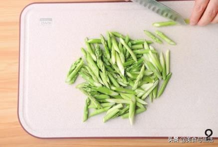 可口|教你做道快手菜,一点芦笋,一点腰果,吃起来爽脆可口,清淡鲜美
