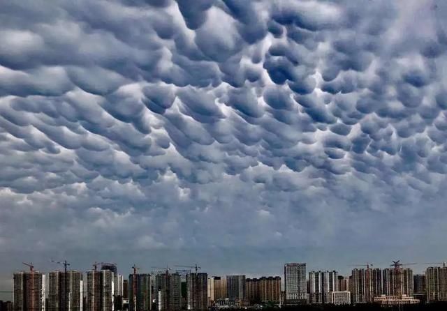  砸坏|吉林省这地突降冰雹！大小如鸡蛋！牌匾都被砸坏了……