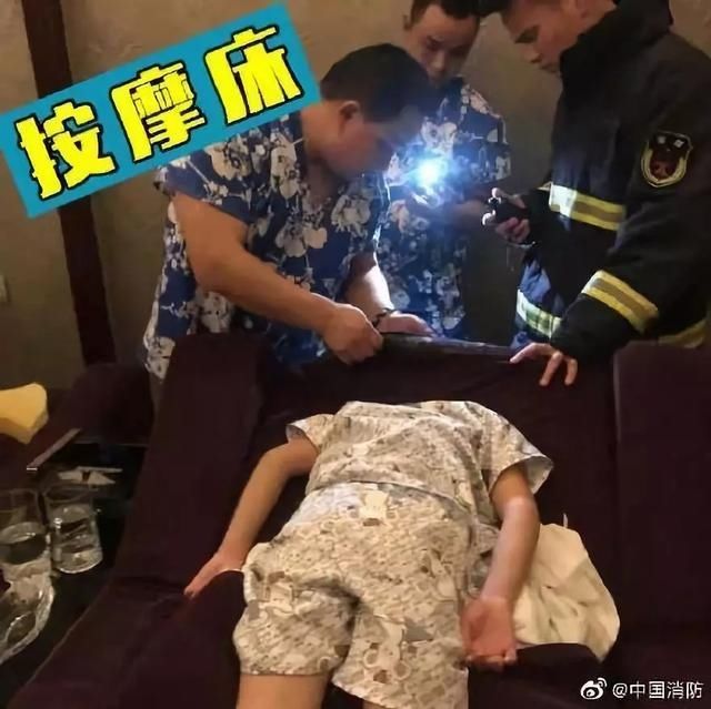  候车|又有孩子被卡住了！这次是火车站候车椅缝隙