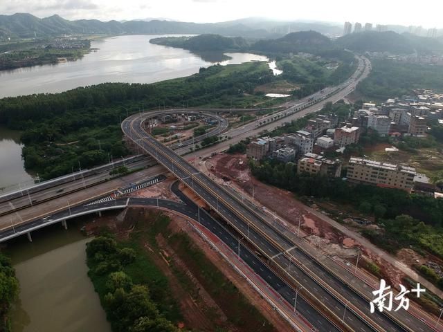  报记者|图集｜小金河大道主线通车，“两环八射”布局加速