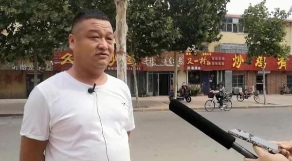 犯罪嫌疑人|男子抢了老人金项链就跑,市场管理员合力抓贼