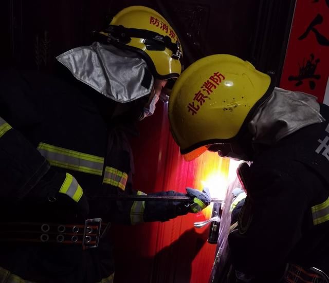  孩子|昌平两岁小孩反锁屋中，消防秒开房门