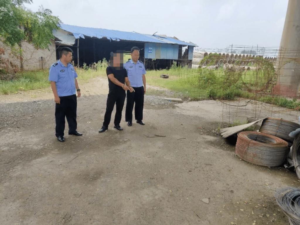 刘某友|汉寿一男子经不住诱惑：“顺”走一辆摩托车获赠一副“银手镯”