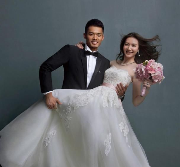  亲吻|谢杏芳罕见秀恩爱！称每次出门都和林丹拥抱亲吻，网友神回复亮了