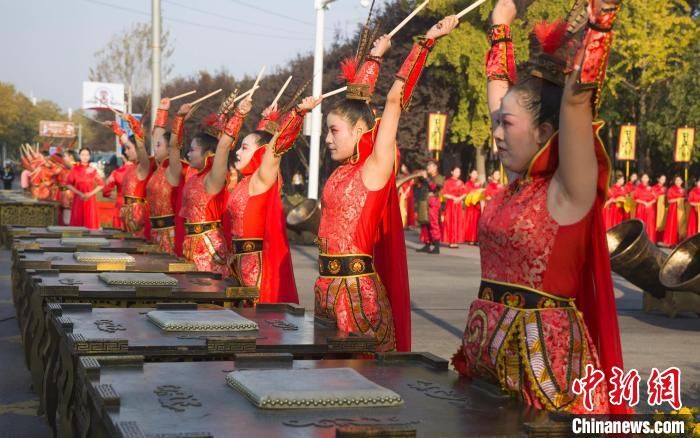 第九届中国·商丘国际华商节开幕式暨商祖王亥拜谒大典举办