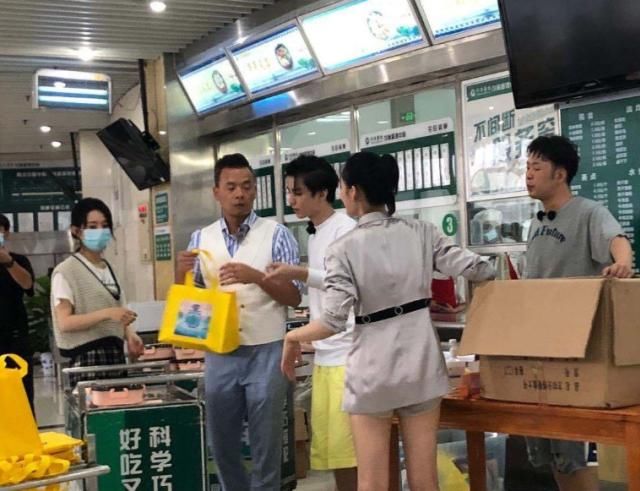  赵丽颖|从《中餐厅4》看综N代的“破与立”_赵丽颖