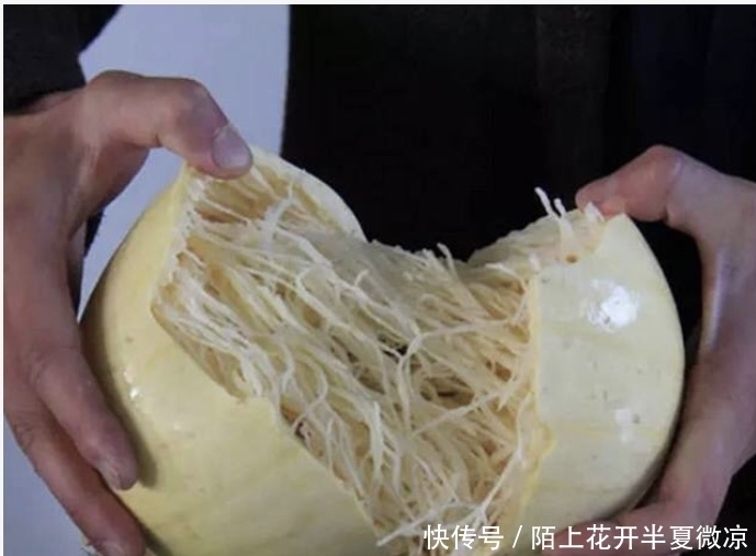 完长|男子买瓜回家,切开一看没有瓜肉也没有水,看完长知识了