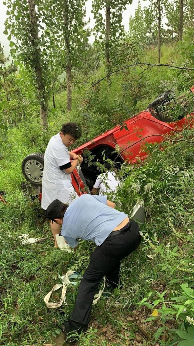 途经|外地车途经沂源高架跌落 医护民警消防都去了