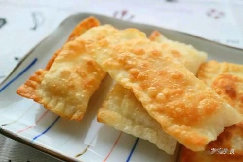 省事|没吃完的馄饨皮,接着就做苹果派,美味还省事!