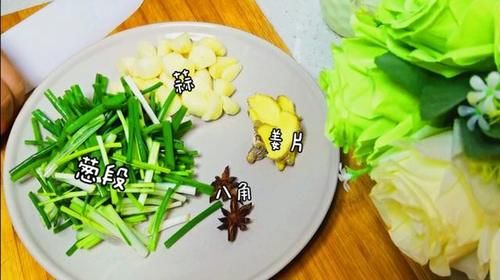  自制|好吃到停不下来的花椒鸡，又麻又辣，配一口自制咸菜，绝了！