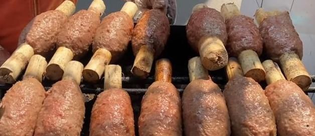 顾客|大妈甩卖“大棒肉”,12元一个,每天只卖50个,顾客抢都抢不到