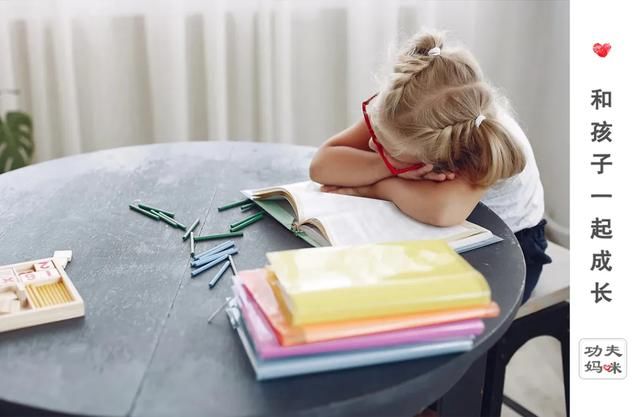 衣架|男子用衣架暴打3名女童上热搜:最无能的父母,才用暴力泄愤