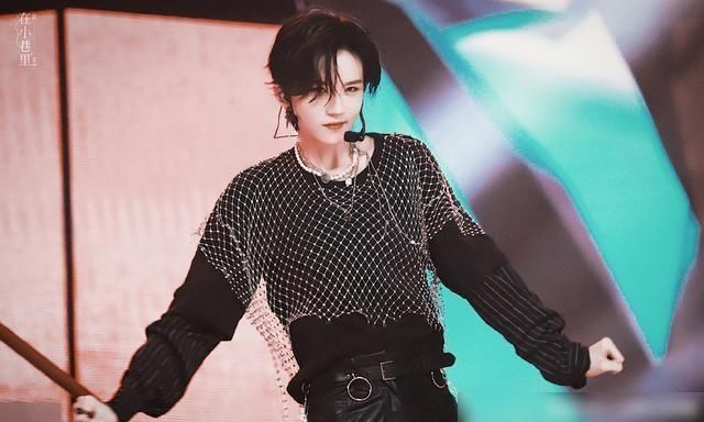  火力|THE9组团的首场演出，虞书欣的开场非常精彩，喻言的火力十足