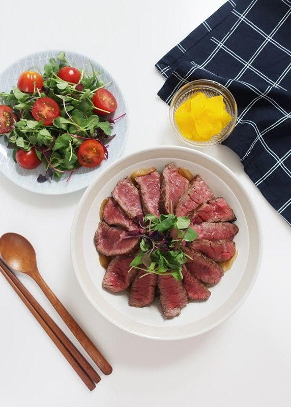 做法|简单美食之《牛排盖饭》的做法