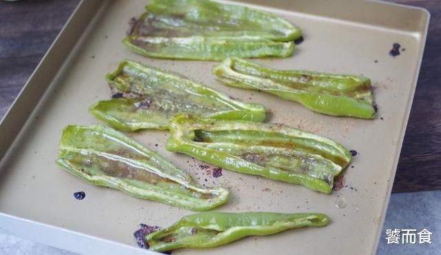 喜欢吃|青椒的独特做法，不用炒，不用煮，还不凉拌，简单好吃