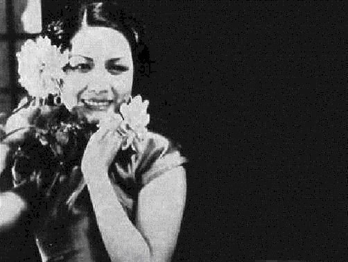 牺牲|挚友牺牲后，她以恋人身份安葬遗体，14天后留下遗书，骗了所有人