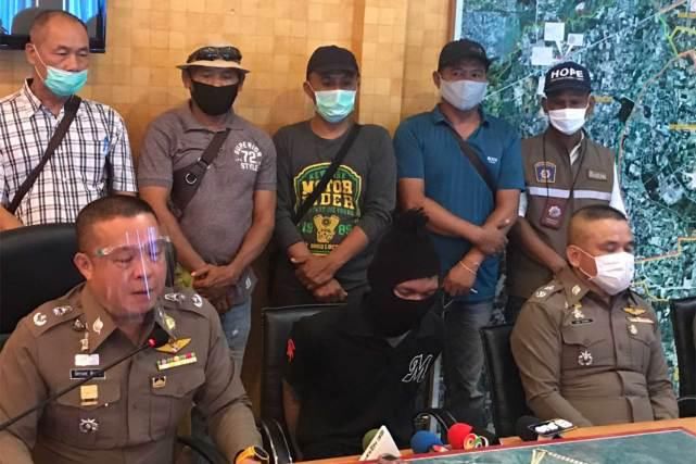 一旁|女子遭人抢劫后大胆向邻居高声呼救，一旁的劫匪直接把她杀死灭口