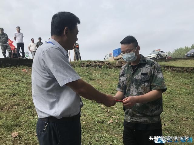  白蚁|鄂州防汛江堤挖出白蚁巢穴 消除大堤安全隐患