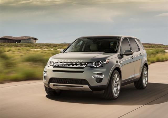  用来|80万豪车被大爷用来拉柴火，车主：我也很心疼，但他比车更重要！