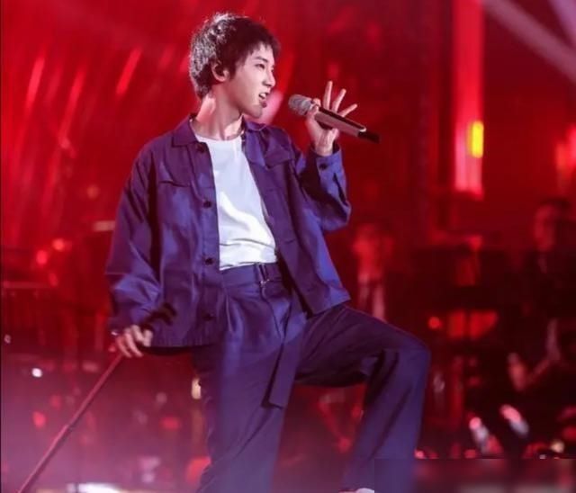  声乐|歌手：演唱歌曲和其他声乐作品的娱乐界人士，请不要误会