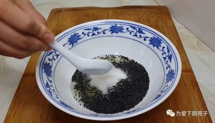  简单|油条这做法才简单，切一切炸一炸，个个焦脆又香甜，学会能开店了