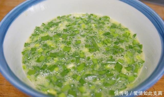 韭菜|韭菜新吃法,5分钟做好一盘开胃菜,做法简单,家人爱吃