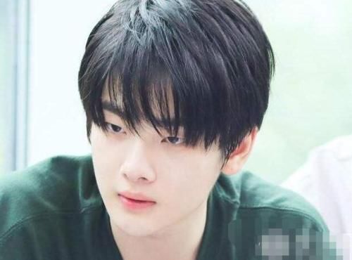 不明|周震南上《奔跑吧》,落水时不明物体飞出,弄清真相后网友大赞敬业