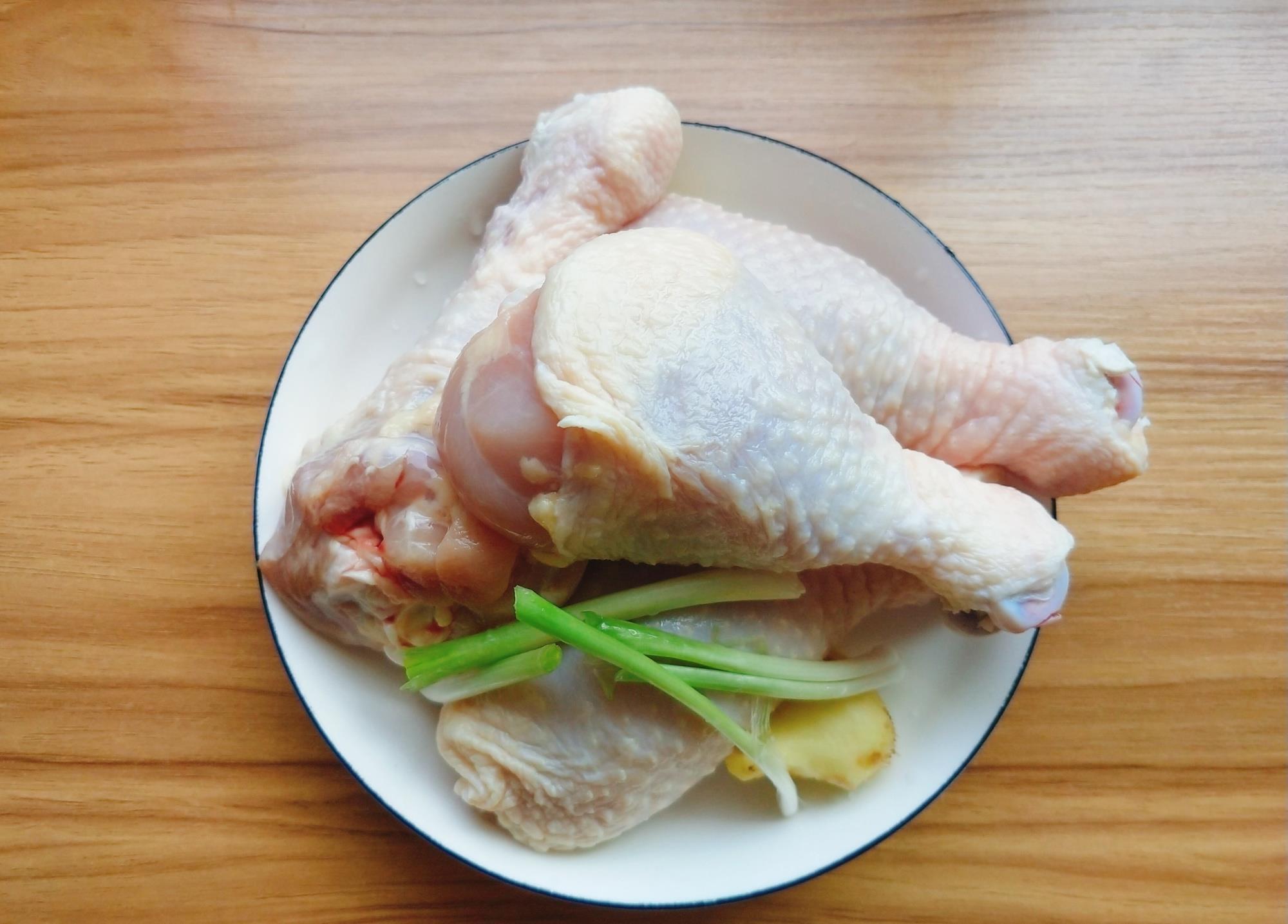  美味|鸡腿肉新吃法，外焦里嫩香辣过瘾，比烧烤还美味，配上啤酒真爽！