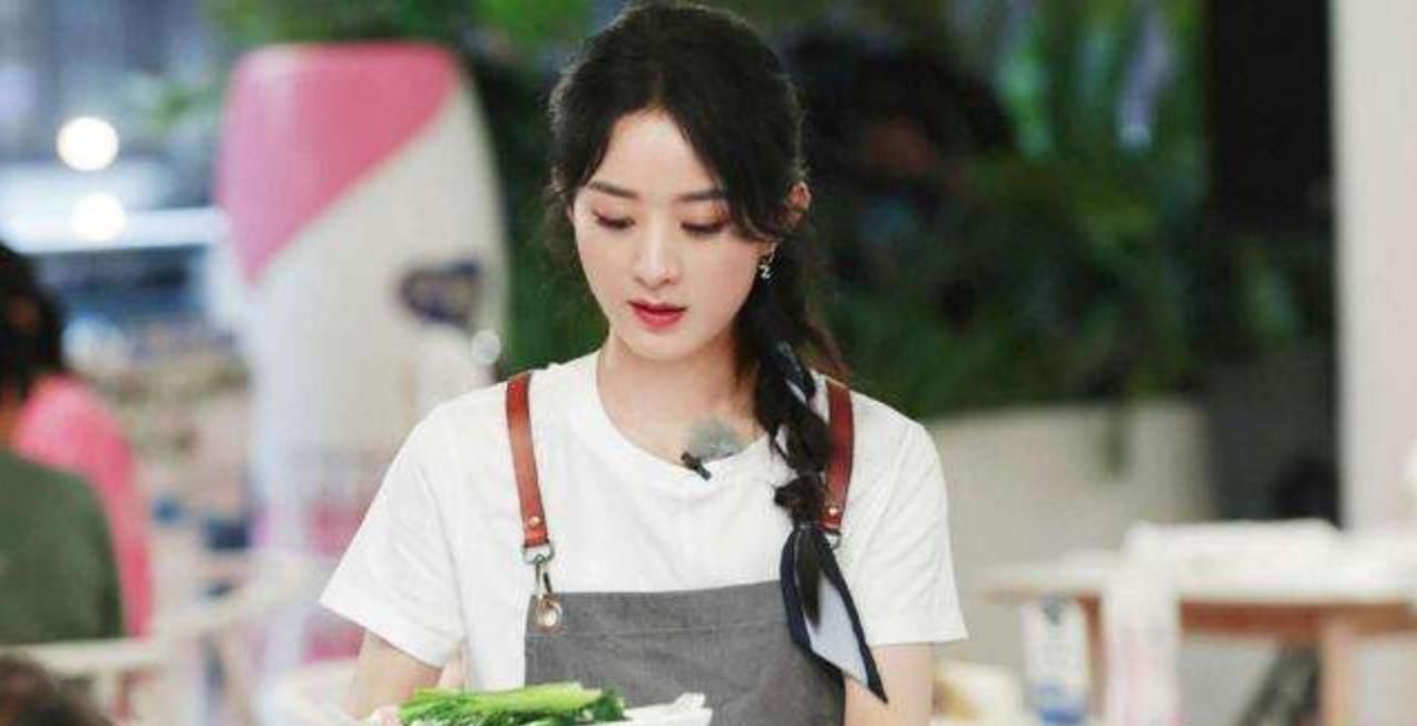  素养|《中餐厅》赵丽颖意外触发铃声，下意识说了三个字，这素养绝了