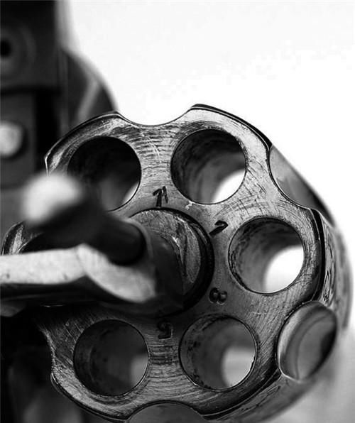 游戏|俄罗斯轮盘赌在美国多受欢迎？2000多人因此丧命，却始终屡禁不绝