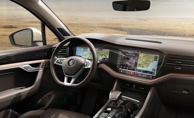 X5|宝马X5正在怼途锐，结果RX来了