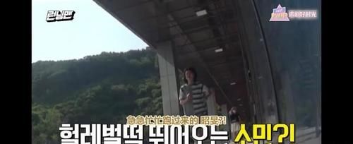  上衣|宋智孝在镜头前撩起上衣戴麦克风 露出肚子上的肉肉被弟弟们议论