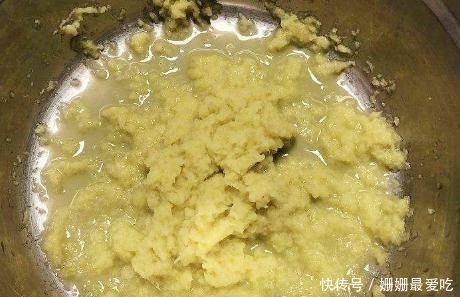  粤菜|粤菜大厨透露白切鸡做法，掌握3点小技巧，鸡肉鲜嫩多汁皮爽滑