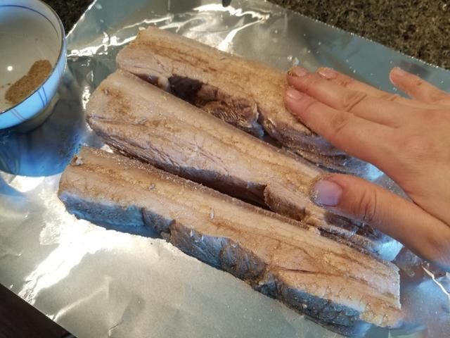 脆皮烧肉|五花肉这吃法太香了,酥脆不油腻,我家经常做,一次5斤不够吃