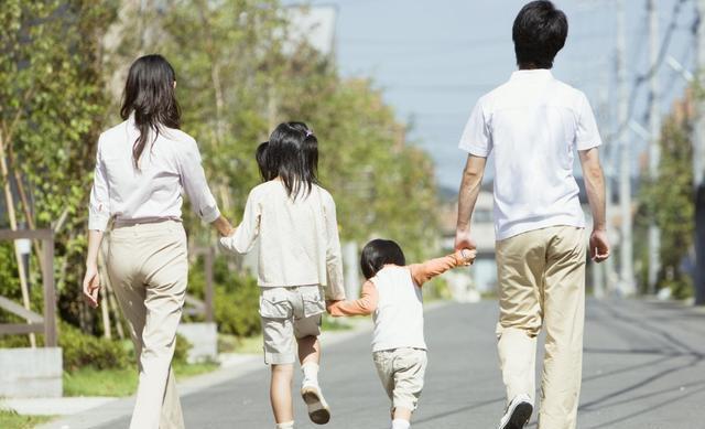 朋友|孩子孤独没朋友?家长要注重培养“交际能力”,这是一生的财富