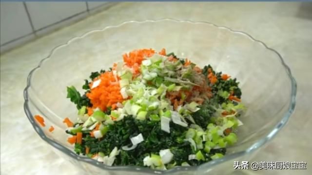 碗中备用|“黄金馒头”的做法分享,注意这一步,切馒头的时候馒头不会掉渣