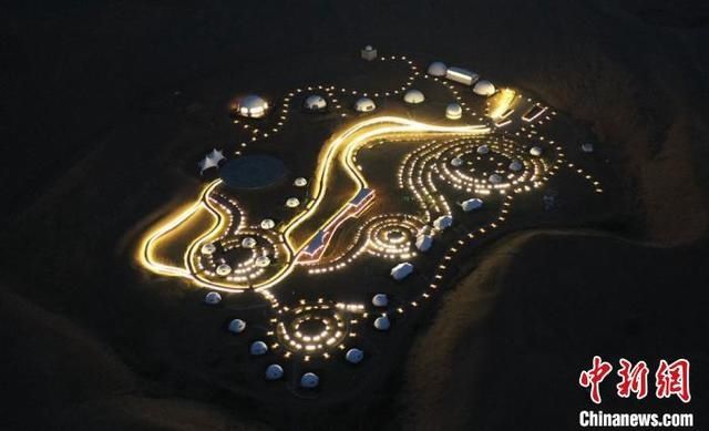  严情怀|腾格里沙漠边缘的摘星小镇