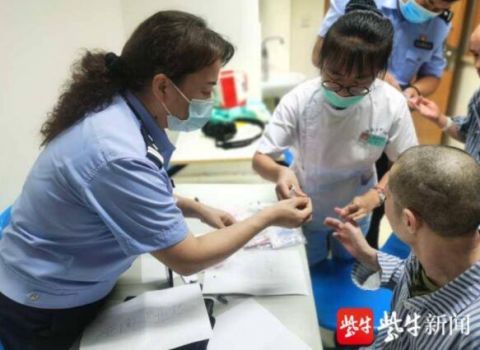 镇江市社会|派出所专人上门服务 19名流浪汉终成“有身份”的人