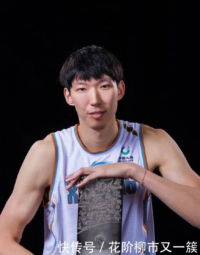  最佳|周琦：最佳防守球员奖是一种激励 我会继续接受大家监督和指正