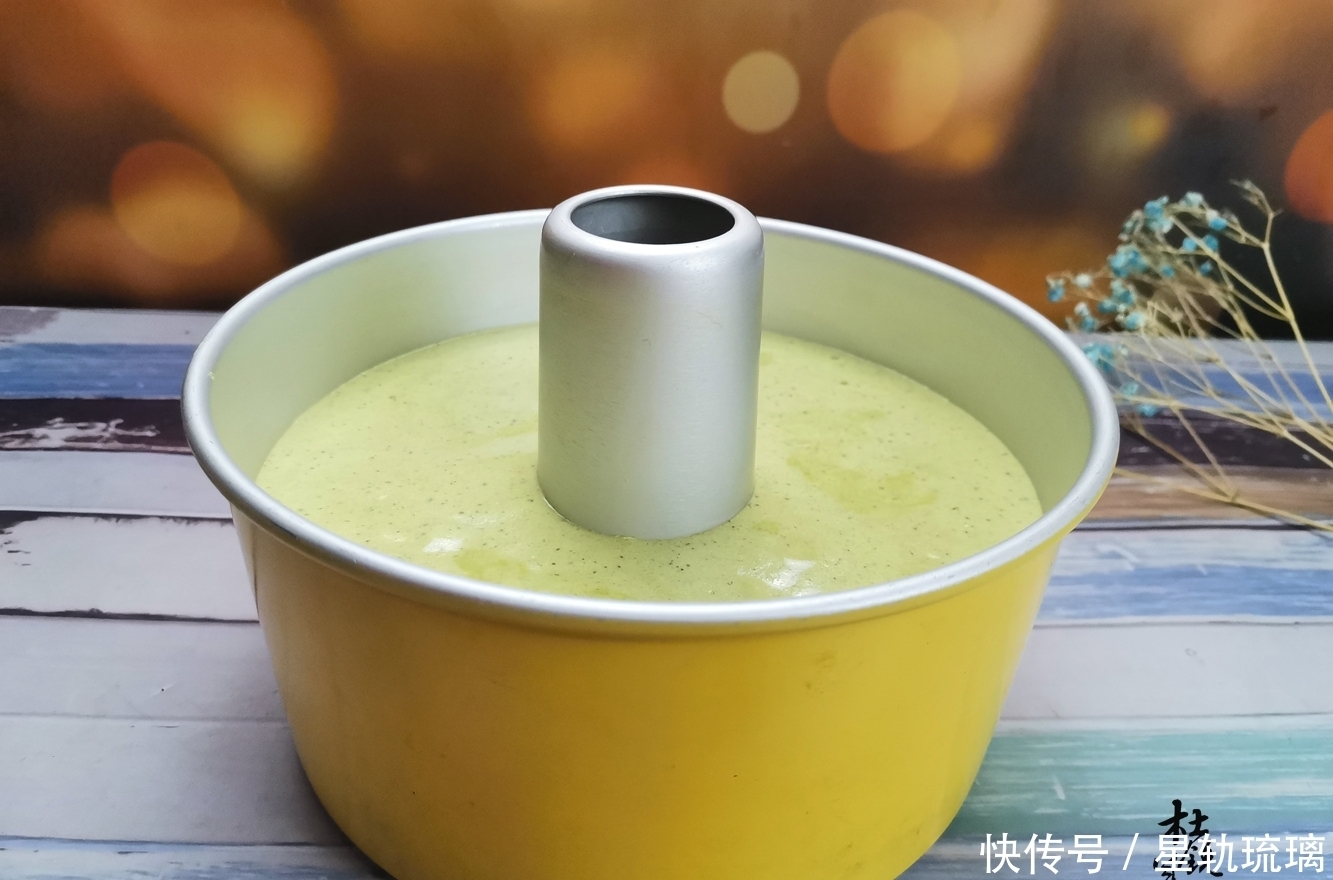 抹茶|质地如丝般柔软的中空戚风蛋糕,2种神秘食材加入,有爱才好吃
